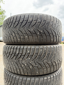 215/45/17 шины Kumho с шипами 7-8мм (3 фото из 6)