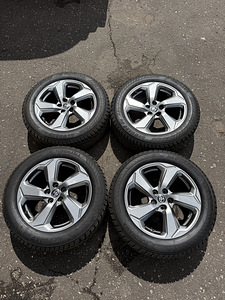 18" оригинальные диски Toyota 5x114,3 + шипованные шины 225/60/18 (2 фото из 9)