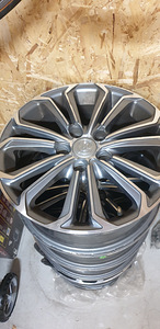 Toyota 5x114,3 16" valuveljed keskava 60 (1 foto / 8)