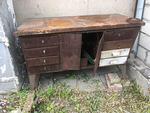 Металлический верстак (2 фото из 2)