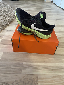 Продать кроссовки Nike | (1 фото из 4)