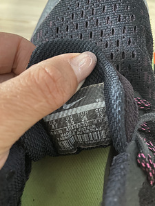 Продать кроссовки Nike | (4 фото из 4)