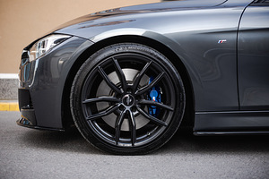BMW 335 XDrive LCI M-pakett 3.5 R6 230kW (8 foto / 15)