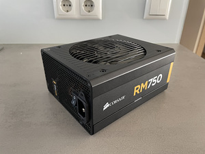 Corsair RM750 (1 foto / 3)