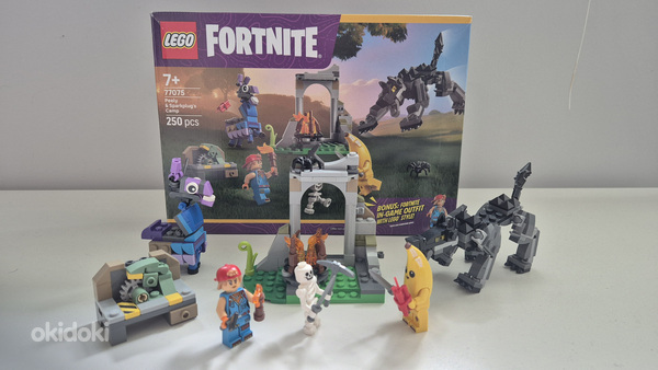 Lego Fortnite 77075 - Peely ja Sparkplugi laager