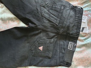 Guess (3 фото из 3)