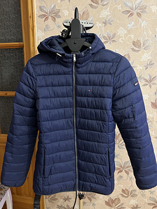 Tommy Hilfiger L (1 foto / 3)