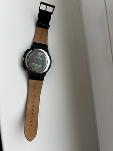 Guess (2 foto / 2)