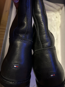 Tommy Hilfiger 40 (2 foto / 2)