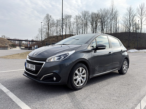 Продается PEUGEOT 208 2016 года бензин механика 60 кВт (1 фото из 7)