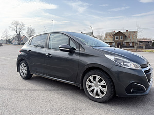 Продается PEUGEOT 208 2016 года бензин механика 60 кВт (2 фото из 7)