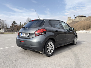 Продается PEUGEOT 208 2016 года бензин механика 60 кВт (3 фото из 7)