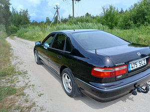 Honda Accord (4 foto / 10)