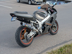 Suzuki gsx 750 r (3 foto / 4)