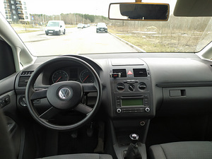 VW Touran 1,6 75kw Bensiin (5 foto / 9)