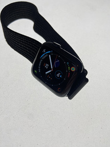 Apple Watch 5 44mm Stainless Steel/Sapphire LTE (1 foto / 1)