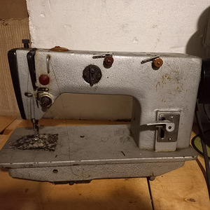 Tööstuslik õmblusmasin (1 foto / 3)