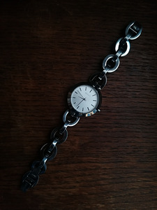Женские часы DKNY (3 фото из 4)