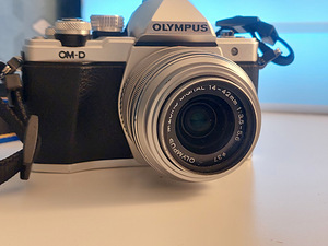 Olympus OM-D E-M10 Mark II + 14-42mm (1 foto / 3)
