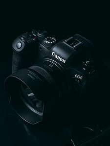 ПРОДАЕТСЯ в идеальном состоянии корпус CANON R6 (1 фото из 5)
