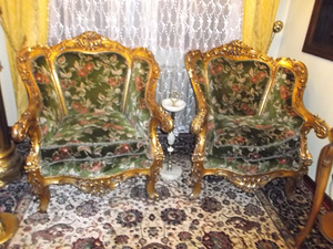 Kulla värvi diivan ja 2 tugitooli (2 foto / 2)