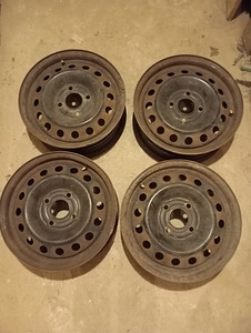 Стальной диск R15 Nissan (2 фото из 9)