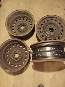 Стальной диск R15 Nissan (3 фото из 9)
