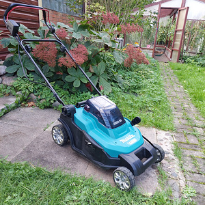Akumuruniiduk Makita DLM432PT2 – 2 akuga (1 foto / 2)