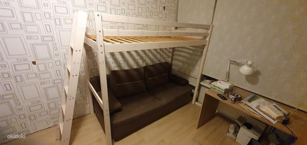Двухъярусная кровать с лестницей (фото #1)