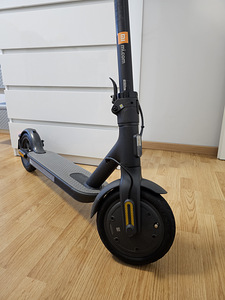 Xiaomi Mi Electric Scooter 1S (2 foto / 10)