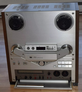 Магнитофон Akai GX-747 (9 фото из 10)