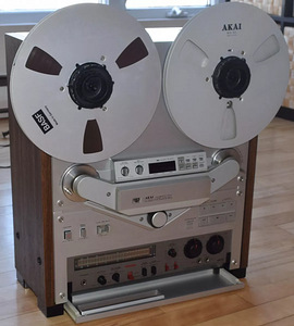 Магнитофон Akai GX-747 (10 фото из 10)