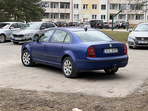 Skoda Superb РЕГ ОПЛАЧЕН (3 фото из 7)