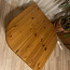 Красивый деревянный журнальный столик (фото #4)