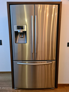 Двухкамерный холодильник Samsung H177xL90xW70см (1 фото из 10)