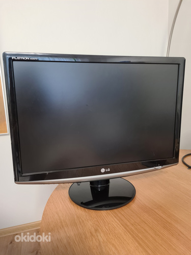 Монитор 22" LG - W2252TQ-PF