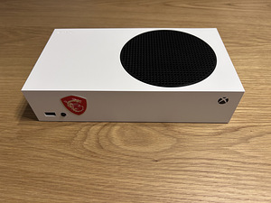 Peaaegu uus xbox seeria s 512gb. (3 foto / 3)