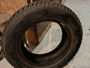Pirelli naastrehvid 215/65/R17 (1 foto / 3)