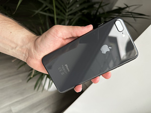 UUS iPhone 8 Plus 256GB (ilma karbita) (3 foto / 5)