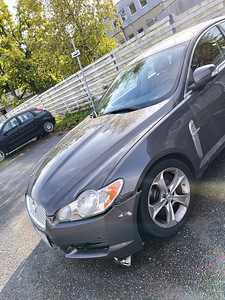 Легко аварийный Jaguar xf (2 фото из 4)