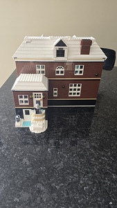 Один дома LEGO (2 фото из 6)