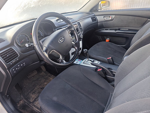 Kia Magentis (8 foto / 8)
