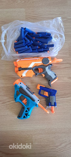 Продаются три пистолета Nerf и множество патронов. (фото #1)
