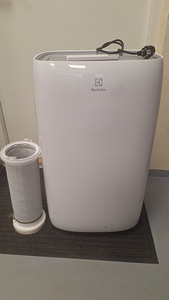 Напольный кондиционер Electrolux (1 фото из 5)