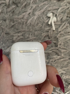 Airpods (3 фото из 5)