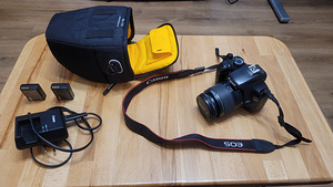 Canon 1100D + 18-55мм + доп. батарея + сумка (1 фото из 5)