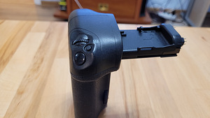 BG-E14 Canon (Neewer) battery girp (3 foto / 5)