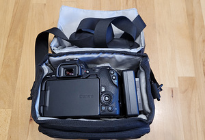 Canon 200D + 18-55mm IS STM f/4-5.6 + 2x Neewer LP-E17 аккумулятора (2 фото из 10)