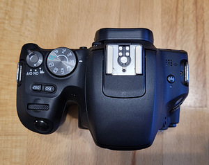 Canon 200D + 18-55mm IS STM f/4-5.6 + 2x Neewer LP-E17 аккумулятора (5 фото из 10)
