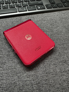 MOROLA RAZR 40 ULTRA 256GB (8 foto / 8)